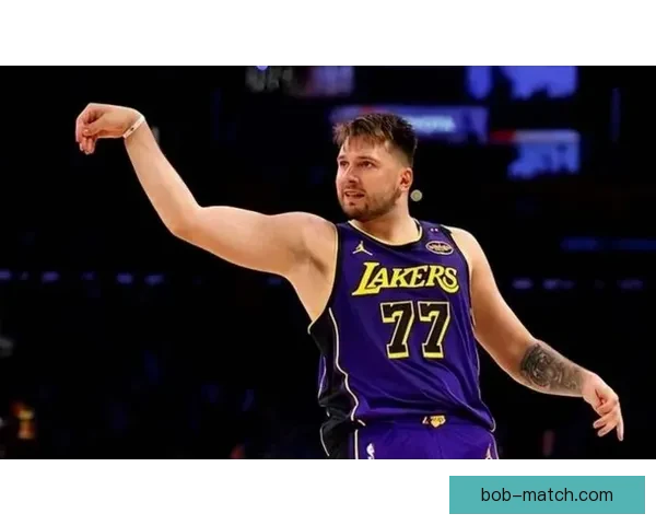 东契奇腿筋受伤雷迪克责任引争议球队用主力变成雷伯杜模式